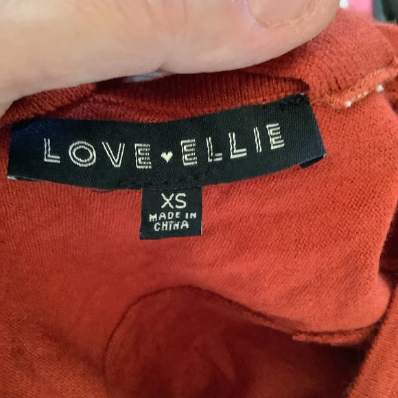 #250 NWOT Love Ellie Clay Colored Cross Back Sweater Size XS - Picture 9 of 9